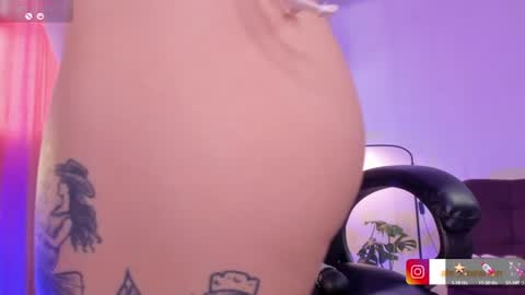 alexawarren_ online show from 10, 7, 2026