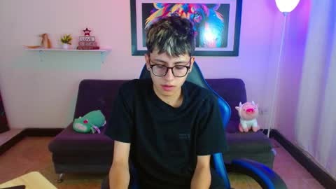 Snapshot of alexcum_18 chatting on 15, 5, 2026 alex online show from 15, 5, 2026