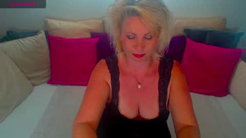 Snapshot of alexine_mcqueen chatting on 9, 5, 2026 Alexine McQueen online show from 9, 5, 2026