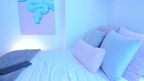 Alexiis 3 online show from 7, 10, 2025