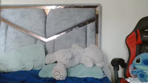 alex y luisa online show from 4, 4, 2026