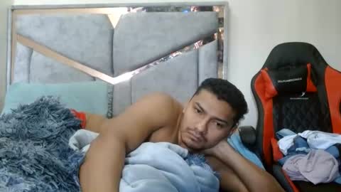 Snapshot of alexvsluisa chatting on 25, 6, 2026 alex y luisa online show from 25, 6, 2026