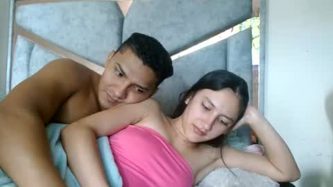 Snapshot of alexvsluisa chatting on 22, 7, 2026 alex y luisa online show from 22, 7, 2026