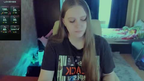 Snapshot of alice_dreamgirl_ chatting on 8, 3, 2025 Alice 3 online show from 8, 3, 2025