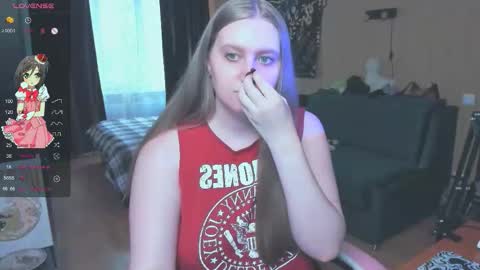 Snapshot of alice_dreamgirl_ chatting on 29, 10, 2025 Alice 3 online show from 29, 10, 2025