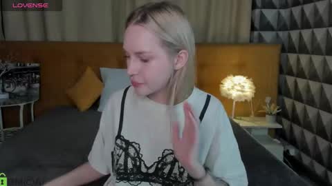 Snapshot of alice_elf chatting on 12, 9, 2025 Alice online show from 12, 9, 2025