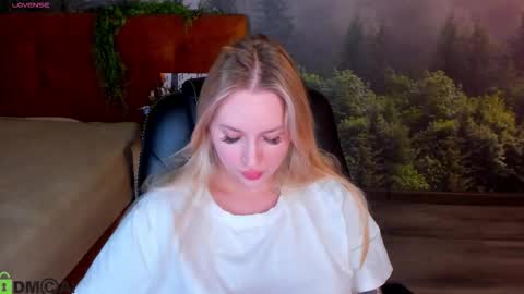 Snapshot of alice_elf chatting on 14, 10, 2025 Alice online show from 14, 10, 2025