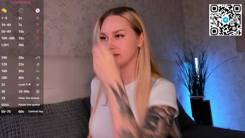 Snapshot of alice_elf chatting on 10, 11, 2025 Alice online show from 10, 11, 2025