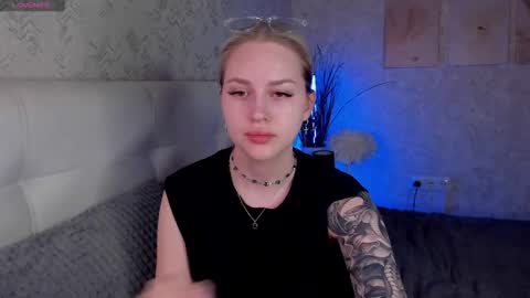 Snapshot of alice_elf chatting on 10, 11, 2025 Alice online show from 10, 11, 2025