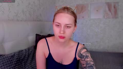 Snapshot of alice_elf chatting on 30, 11, 2025 Alice online show from 30, 11, 2025