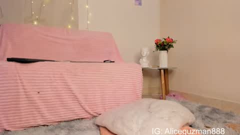 Snapshot of alice_guzman1 chatting on 9, 3, 2025 ALICE Alice guzman online show from 9, 3, 2025