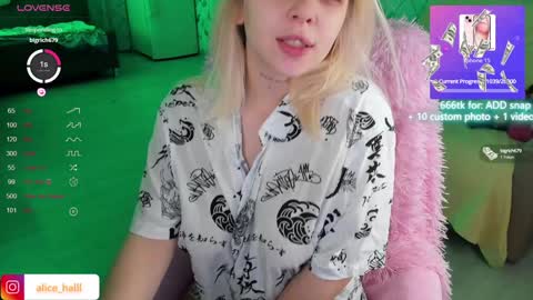 Snapshot of alice_halle chatting on 4, 12, 2024 alice_halle online show from 4, 12, 2024