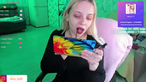 Snapshot of alice_halle chatting on 5, 12, 2024 alice_halle online show from 5, 12, 2024