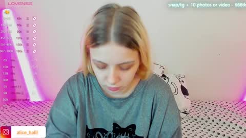 Snapshot of alice_halle chatting on 2, 2, 2025 alice_halle online show from 2, 2, 2025
