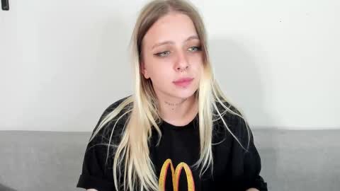 Snapshot of alice_halle chatting on 9, 9, 2025 alice_halle online show from 9, 9, 2025