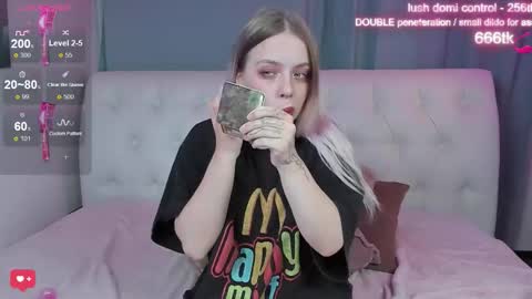 Snapshot of alice_halle chatting on 20, 10, 2025 alice_halle online show from 20, 10, 2025