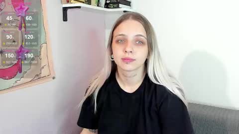 Snapshot of alice_halle chatting on 24, 10, 2025 alice_halle online show from 24, 10, 2025
