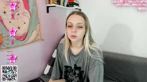 Snapshot of alice_halle chatting on 14, 11, 2025 alice_halle online show from 14, 11, 2025