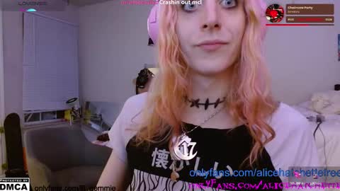 Snapshot of alice_hatchette chatting on 17, 9, 2025 Alice Hatchette online show from 17, 9, 2025