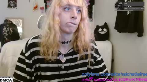 Snapshot of alice_hatchette chatting on 13, 10, 2025 Alice Hatchette online show from 13, 10, 2025