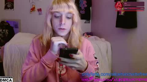 Snapshot of alice_hatchette chatting on 17, 10, 2025 Alice Hatchette online show from 17, 10, 2025