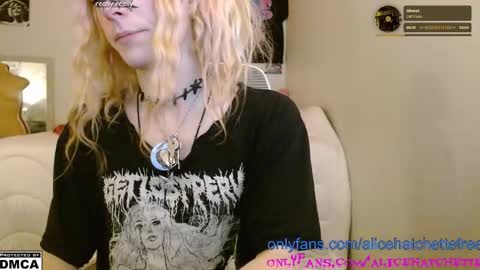 Snapshot of alice_hatchette chatting on 20, 10, 2025 Alice Hatchette online show from 20, 10, 2025