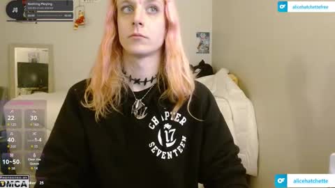 Snapshot of alice_hatchette chatting on 27, 10, 2025 Alice Hatchette online show from 27, 10, 2025