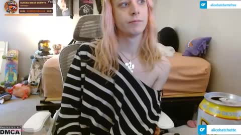 Snapshot of alice_hatchette chatting on 13, 11, 2025 Alice Hatchette online show from 13, 11, 2025