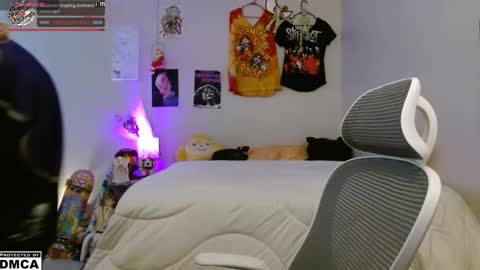 Snapshot of alice_hatchette chatting on 19, 11, 2025 Alice Hatchette online show from 19, 11, 2025