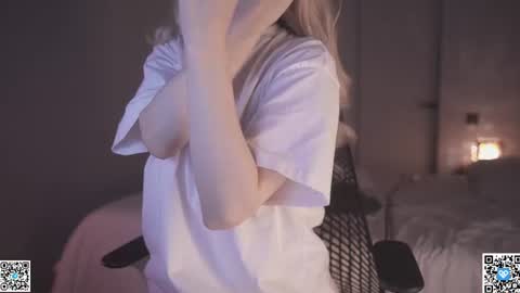 Snapshot of alice_kosmos chatting on 5, 8, 2026 Alice online show from 5, 8, 2026
