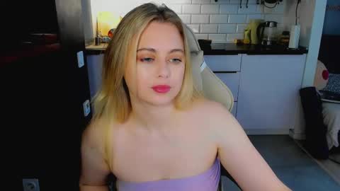 Snapshot of alice_wander chatting on 8, 6, 2026 Alice online show from 8, 6, 2026