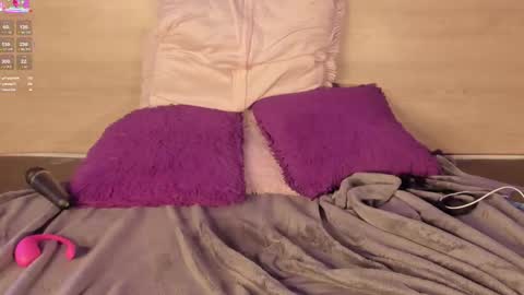 Snapshot of aliceclark__ chatting on 8, 3, 2025 Alice online show from 8, 3, 2025