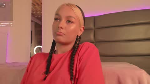 Snapshot of aliceclark__ chatting on 16, 10, 2025 Alice online show from 16, 10, 2025