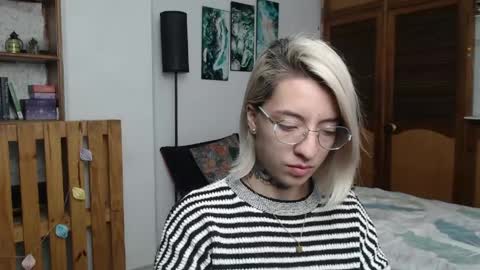 alicee_logan_ online show from 27, 4, 2026