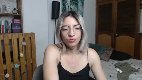 alicee_logan_ online show from 20, 7, 2026