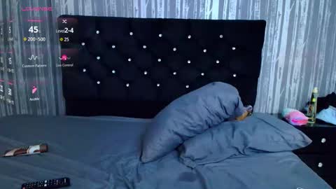 alicee_moonn online show from 16, 12, 2025