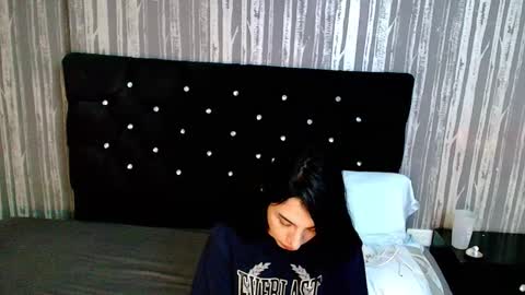 alicee_moonn online show from 25, 2, 2026