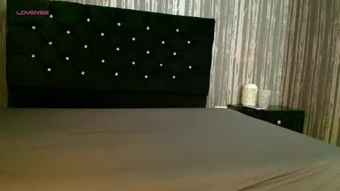 alicee_moonn online show from 23, 4, 2026