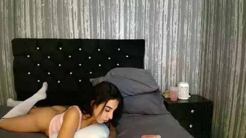 alicee_moonn online show from 25, 4, 2026