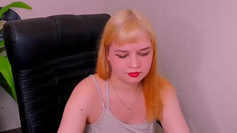 Snapshot of alicepopsy chatting on 8, 3, 2025 Alice online show from 8, 3, 2025