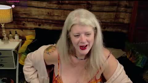 Snapshot of alicescuriosity chatting on 6, 12, 2024 Alices Curiosity online show from 6, 12, 2024