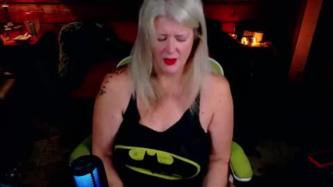 Snapshot of alicescuriosity chatting on 26, 11, 2025 Alices Curiosity online show from 26, 11, 2025