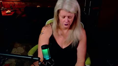 Snapshot of alicescuriosity chatting on 17, 12, 2025 Alices Curiosity online show from 17, 12, 2025