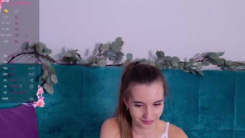 Snapshot of aliceweiss_ chatting on 6, 12, 2024 Alice online show from 6, 12, 2024
