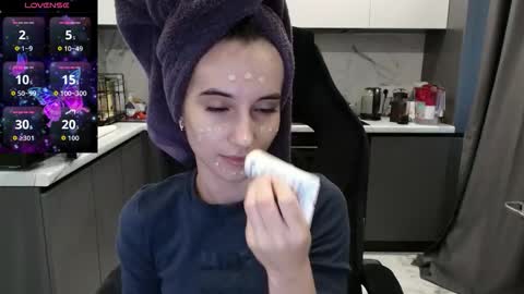 Snapshot of aliceweiss_ chatting on 18, 9, 2025 Alice online show from 18, 9, 2025