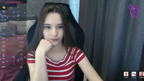 Snapshot of aliceweiss_ chatting on 7, 7, 2026 Alice online show from 7, 7, 2026