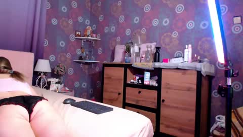 alicewetsquirt online show from 19, 4, 2026