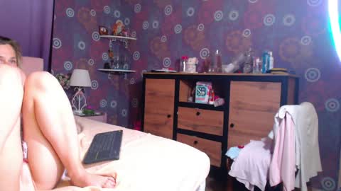 alicewetsquirt online show from 8, 5, 2026