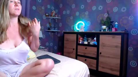 alicewetsquirt online show from 25, 7, 2026