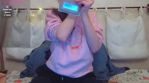 Snapshot of alicewoolfy chatting on 6, 12, 2024 AliceWoolfy online show from 6, 12, 2024